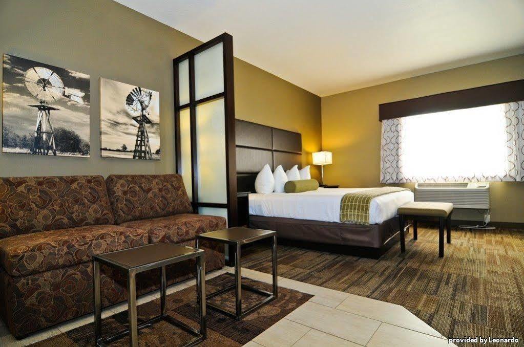 Best Western Plus Night Watchman Inn & Suites Greensburg Стая снимка