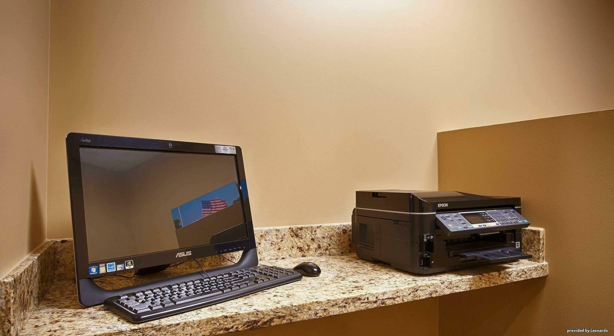 Best Western Plus Night Watchman Inn & Suites Greensburg Екстериор снимка