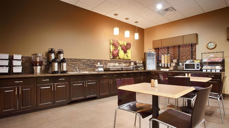 Best Western Plus Night Watchman Inn & Suites Greensburg Екстериор снимка